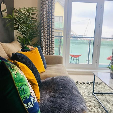 Luxury 2 Bedroom Waterfront Apartment With Balcony Ньюпорт Екстер'єр фото